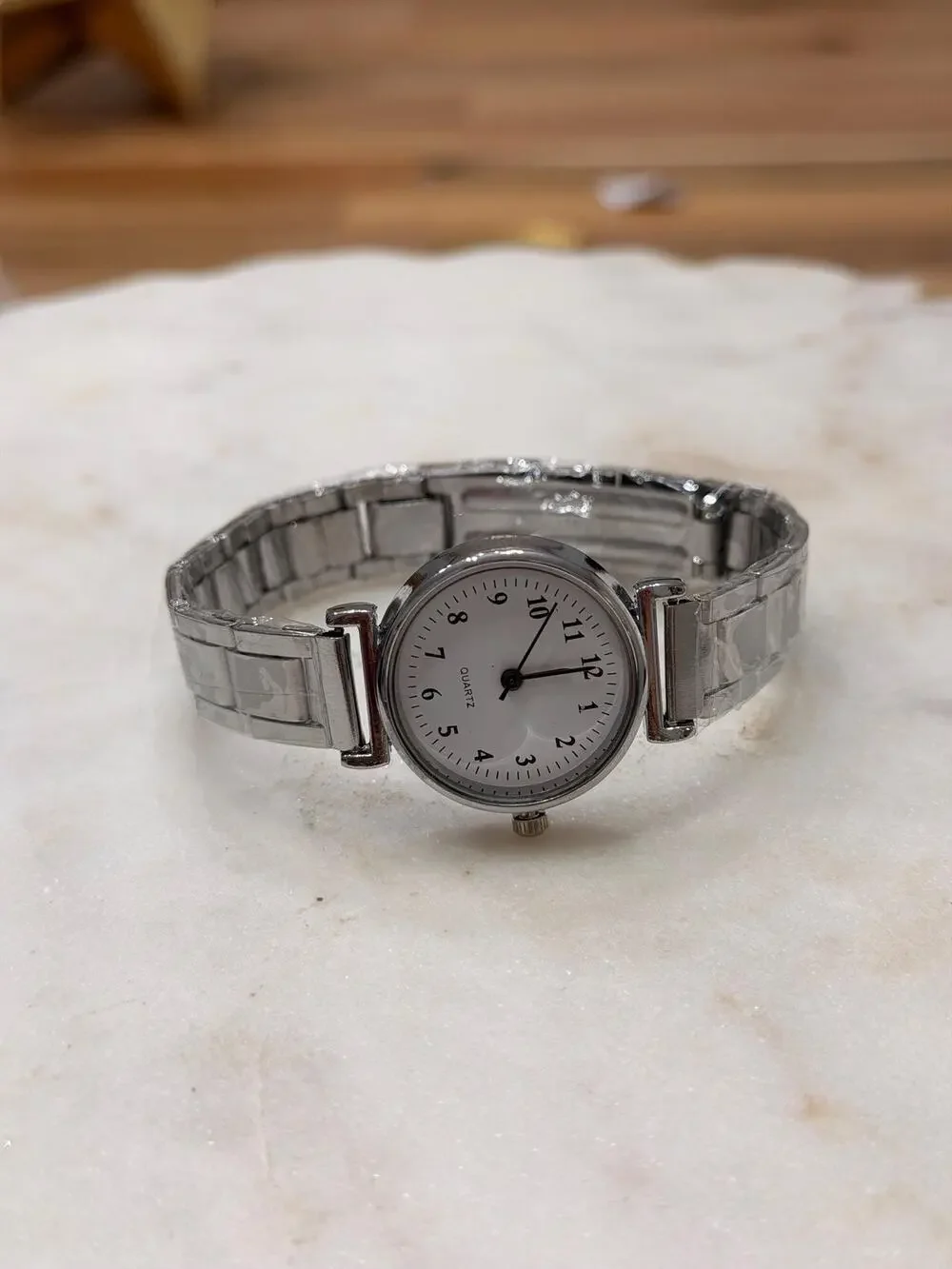 Y2K Silver Round Quartz Watch Minimalist Style Unisex 8.5